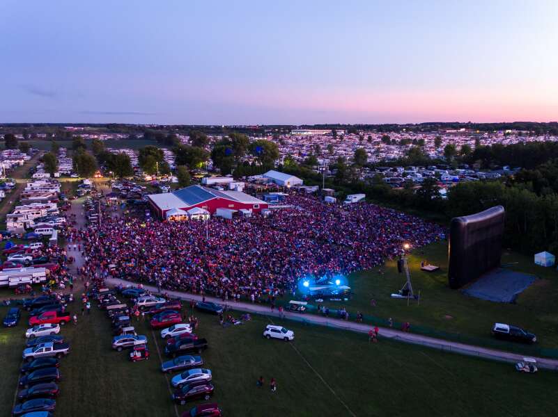 Scaled image EAA-Oshkosh-2022-fly-in-theater-DJI-0020-min.jpg 